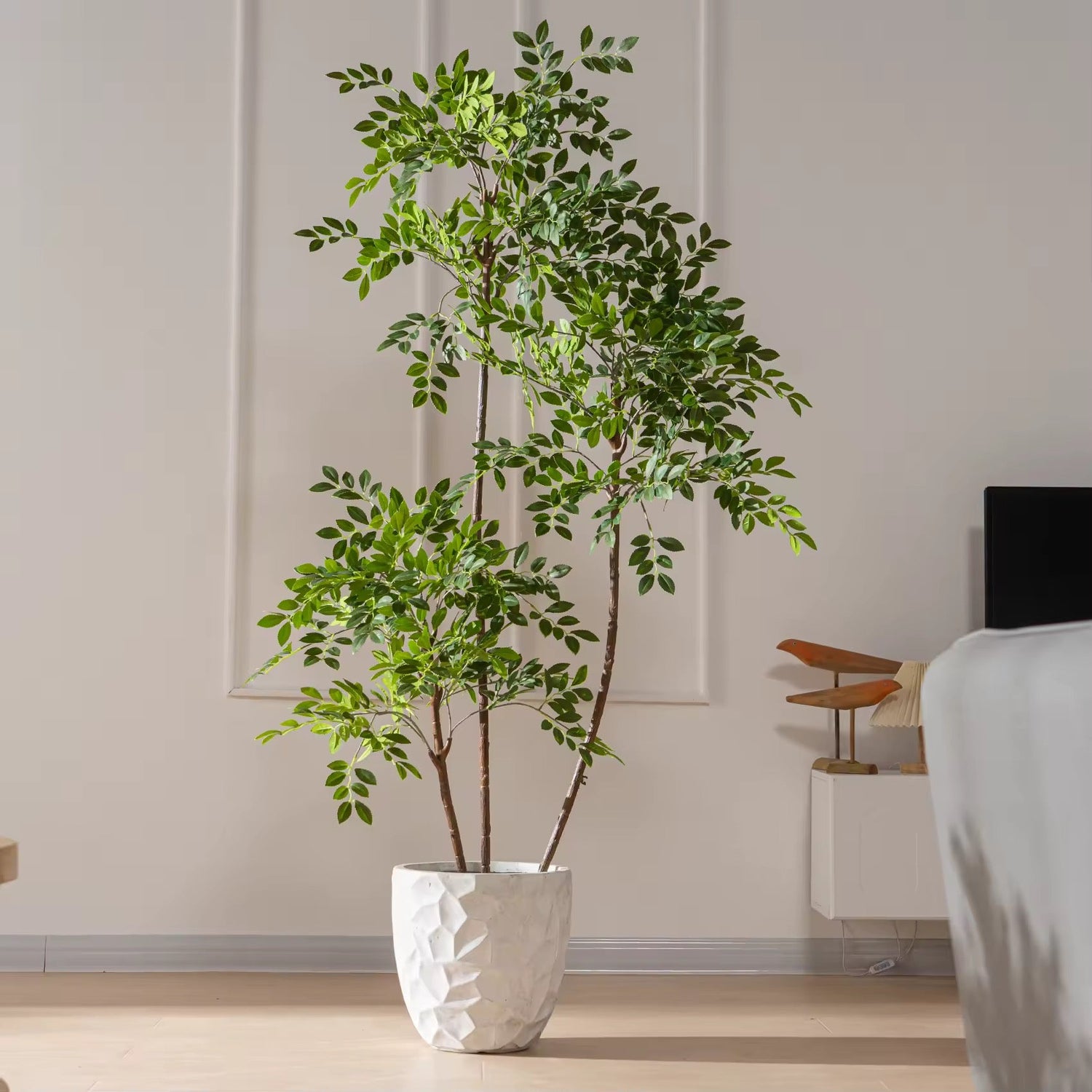 Artificial Trees & pots أشجار صناعيه وفازات